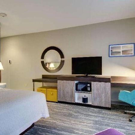 Hampton Inn & Suites Boston/Stoughton Exterior photo