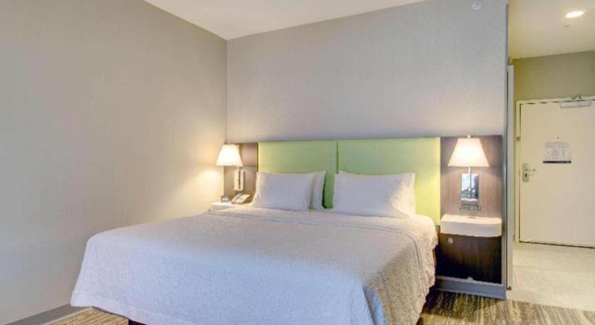 Hampton Inn & Suites Boston/Stoughton Exterior photo