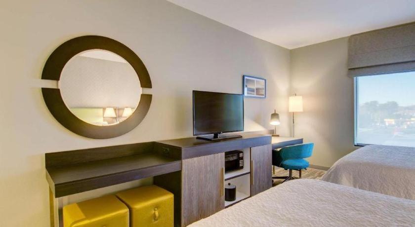 Hampton Inn & Suites Boston/Stoughton Exterior photo