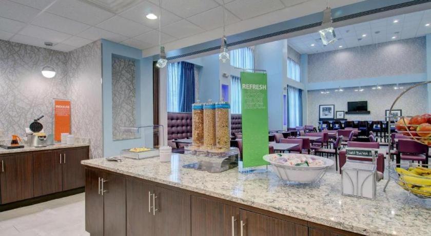 Hampton Inn & Suites Boston/Stoughton Exterior photo