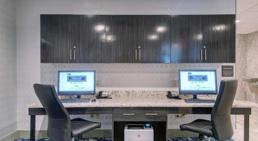 Hampton Inn & Suites Boston/Stoughton Exterior photo
