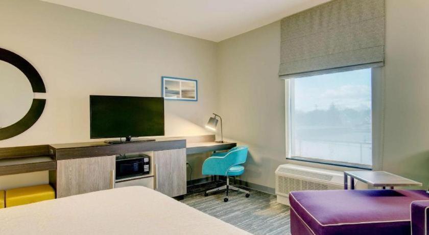 Hampton Inn & Suites Boston/Stoughton Exterior photo