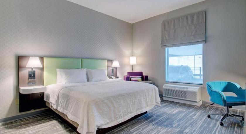 Hampton Inn & Suites Boston/Stoughton Exterior photo