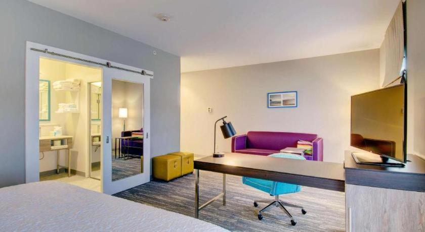 Hampton Inn & Suites Boston/Stoughton Exterior photo