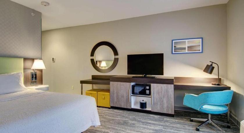 Hampton Inn & Suites Boston/Stoughton Exterior photo